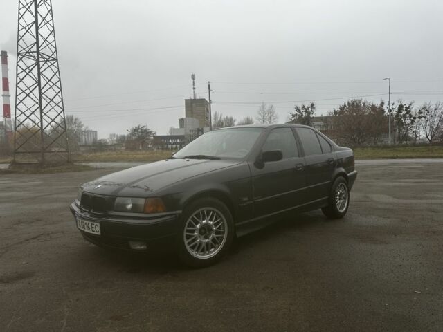 Черный БМВ 3 Серия, объемом двигателя 2 л и пробегом 435 тыс. км за 1600 $, фото 1 на Automoto.ua