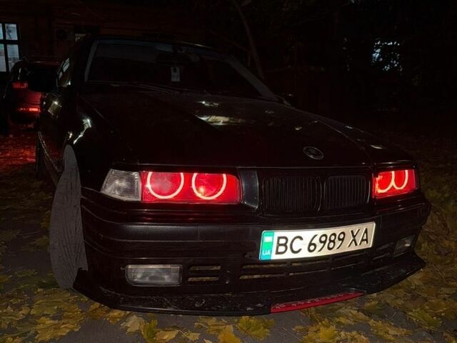 Черный БМВ 3 Серия, объемом двигателя 1.8 л и пробегом 300 тыс. км за 2600 $, фото 1 на Automoto.ua