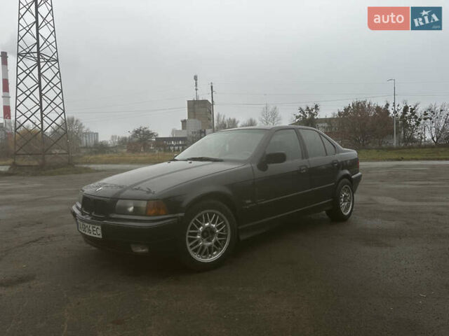 Черный БМВ 3 Серия, объемом двигателя 2 л и пробегом 435 тыс. км за 1600 $, фото 1 на Automoto.ua