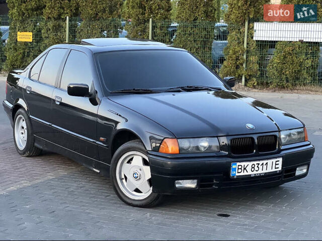 Чорний БМВ 3 Серія, об'ємом двигуна 1.8 л та пробігом 252 тис. км за 3400 $, фото 1 на Automoto.ua