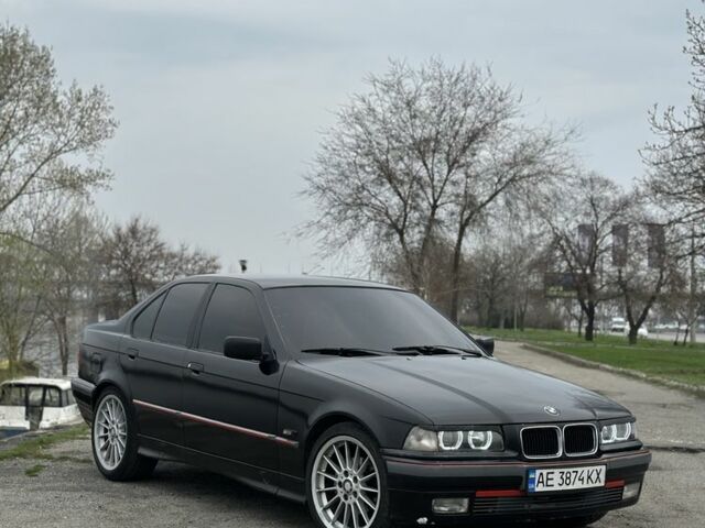 Черный БМВ 3 Серия, объемом двигателя 2 л и пробегом 3 тыс. км за 3000 $, фото 1 на Automoto.ua
