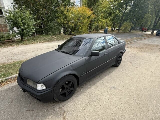 Чорний БМВ 3 Серія, об'ємом двигуна 2.5 л та пробігом 2 тис. км за 1200 $, фото 1 на Automoto.ua