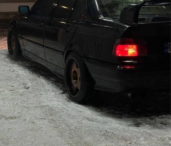 Черный БМВ 3 Серия, объемом двигателя 2 л и пробегом 415 тыс. км за 3800 $, фото 1 на Automoto.ua