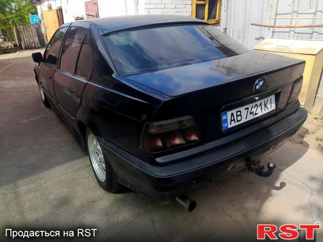 Черный БМВ 3 Серия, объемом двигателя 1.8 л и пробегом 500 тыс. км за 2500 $, фото 1 на Automoto.ua