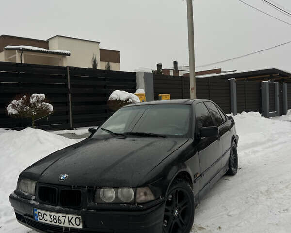 Черный БМВ 3 Серия, объемом двигателя 1.8 л и пробегом 400 тыс. км за 1899 $, фото 1 на Automoto.ua