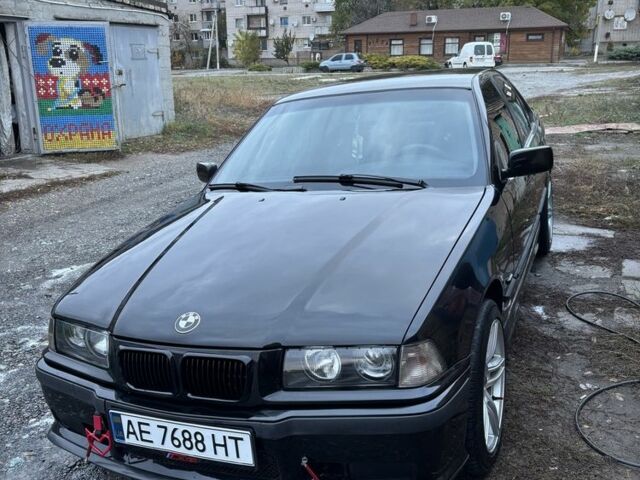 Черный БМВ 3 Серия, объемом двигателя 1.8 л и пробегом 170 тыс. км за 4000 $, фото 1 на Automoto.ua