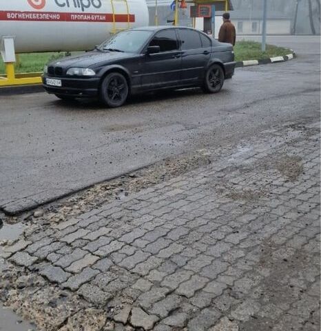 Черный БМВ 3 Серия, объемом двигателя 1.9 л и пробегом 330 тыс. км за 3000 $, фото 1 на Automoto.ua