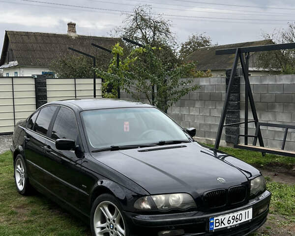 Черный БМВ 3 Серия, объемом двигателя 1.9 л и пробегом 300 тыс. км за 3700 $, фото 1 на Automoto.ua