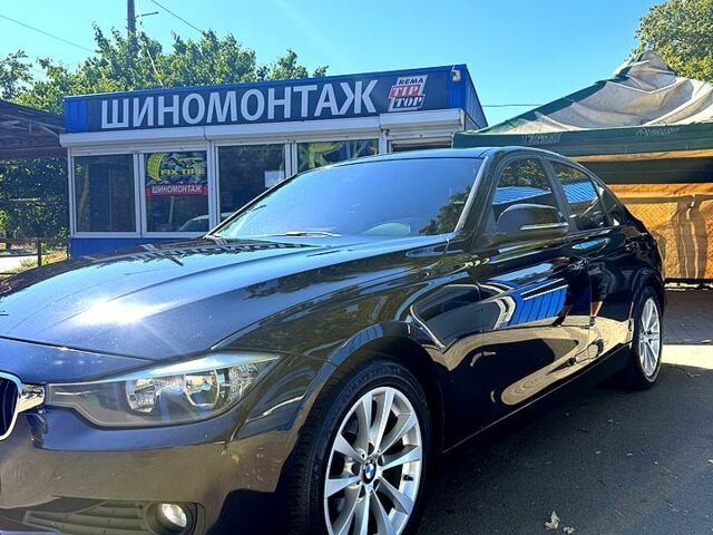 Чорний БМВ 3 Серія, об'ємом двигуна 2 л та пробігом 200 тис. км за 12400 $, фото 1 на Automoto.ua