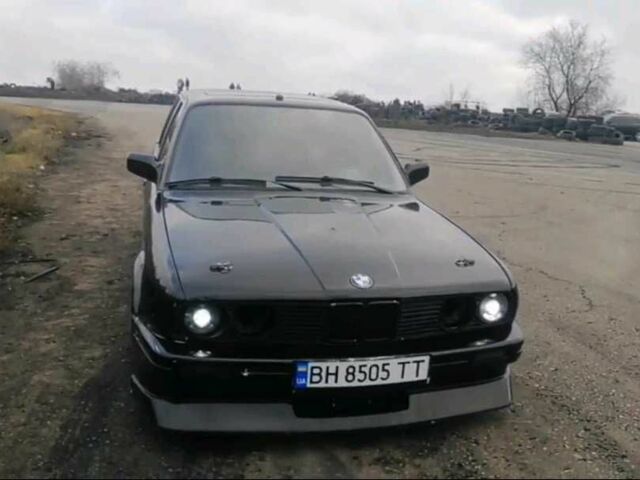 Черный БМВ 3 Серия, объемом двигателя 1.6 л и пробегом 1000 тыс. км за 2900 $, фото 1 на Automoto.ua