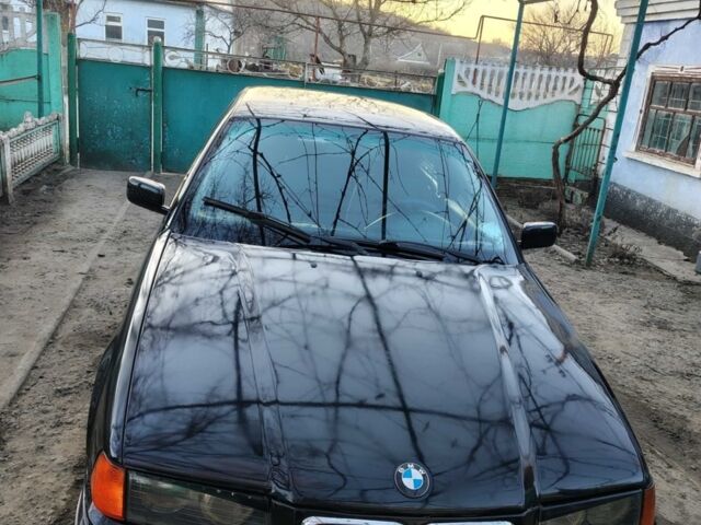 Чорний БМВ 3 Серія, об'ємом двигуна 1.7 л та пробігом 445 тис. км за 2230 $, фото 1 на Automoto.ua