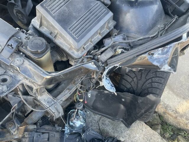 Чорний БМВ 3 Серія, об'ємом двигуна 1.6 л та пробігом 1 тис. км за 1000 $, фото 1 на Automoto.ua