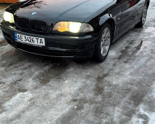 Черный БМВ 3 Серия, объемом двигателя 2 л и пробегом 328 тыс. км за 3900 $, фото 1 на Automoto.ua