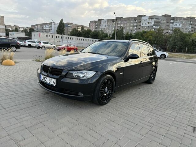 Черный БМВ 3 Серия, объемом двигателя 0 л и пробегом 300 тыс. км за 4600 $, фото 1 на Automoto.ua