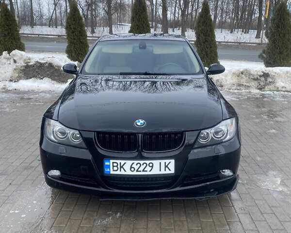 Черный БМВ 3 Серия, объемом двигателя 2 л и пробегом 323 тыс. км за 6850 $, фото 1 на Automoto.ua