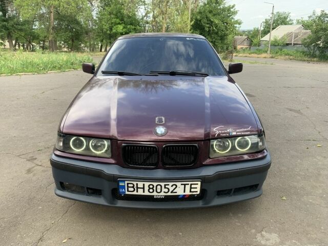 Фіолетовий БМВ 3 Серія, об'ємом двигуна 2 л та пробігом 300 тис. км за 150000 $, фото 1 на Automoto.ua