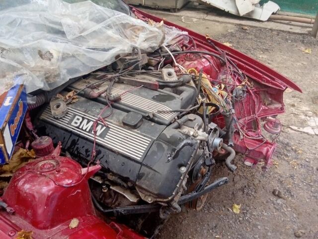 Красный БМВ 3 Серия, объемом двигателя 0 л и пробегом 280 тыс. км за 1000 $, фото 1 на Automoto.ua