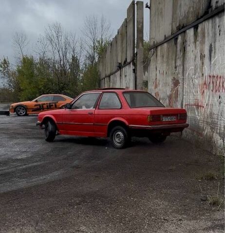 Красный БМВ 3 Серия, объемом двигателя 1.6 л и пробегом 80 тыс. км за 1300 $, фото 1 на Automoto.ua