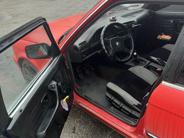 Червоний БМВ 3 Серія, об'ємом двигуна 2.4 л та пробігом 300 тис. км за 2100 $, фото 1 на Automoto.ua