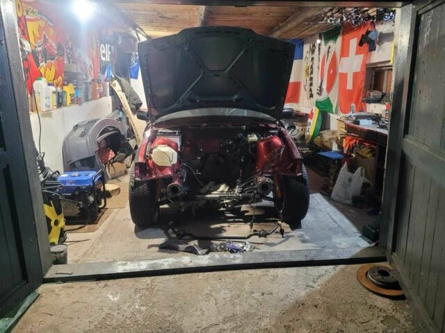 Красный БМВ 3 Серия, объемом двигателя 0 л и пробегом 666 тыс. км за 4000 $, фото 1 на Automoto.ua