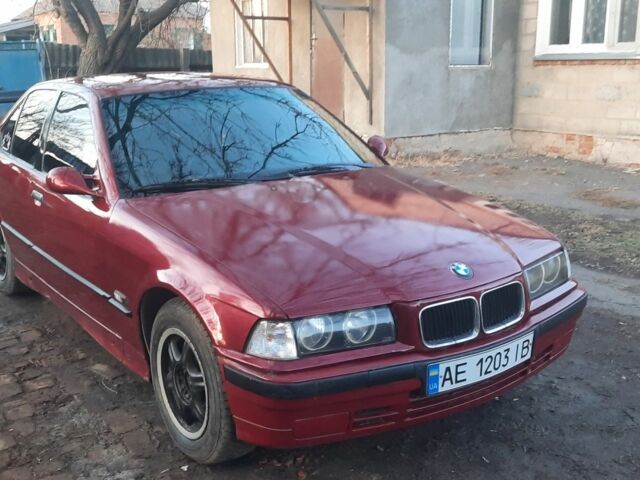 Красный БМВ 3 Серия, объемом двигателя 1.8 л и пробегом 380 тыс. км за 2502 $, фото 1 на Automoto.ua