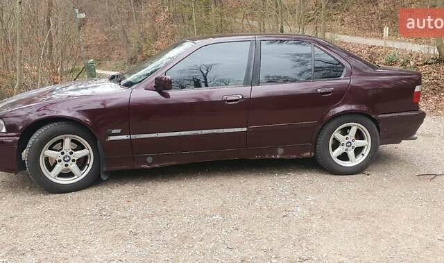 Красный БМВ 3 Серия, объемом двигателя 2.8 л и пробегом 280 тыс. км за 3000 $, фото 1 на Automoto.ua