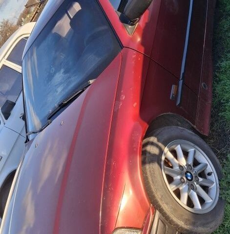 Красный БМВ 3 Серия, объемом двигателя 1.8 л и пробегом 450 тыс. км за 2200 $, фото 1 на Automoto.ua