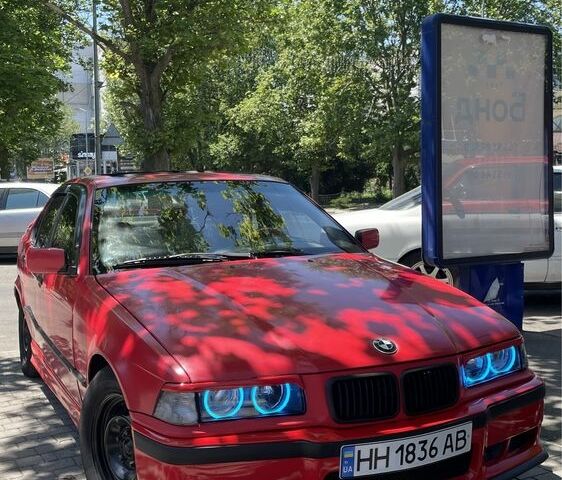 Червоний БМВ 3 Серія, об'ємом двигуна 1.8 л та пробігом 300 тис. км за 4000 $, фото 1 на Automoto.ua