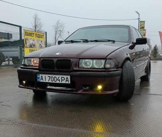 Красный БМВ 3 Серия, объемом двигателя 2 л и пробегом 340 тыс. км за 2500 $, фото 1 на Automoto.ua