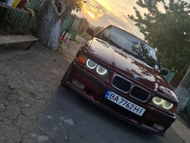 Красный БМВ 3 Серия, объемом двигателя 1.6 л и пробегом 339 тыс. км за 3350 $, фото 1 на Automoto.ua