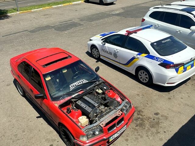 Червоний БМВ 3 Серія, об'ємом двигуна 2 л та пробігом 300 тис. км за 1550 $, фото 1 на Automoto.ua