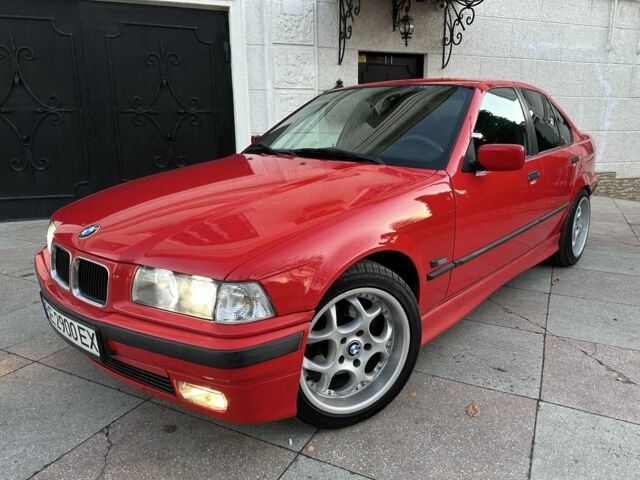 Красный БМВ 3 Серия, объемом двигателя 2 л и пробегом 200 тыс. км за 3600 $, фото 1 на Automoto.ua