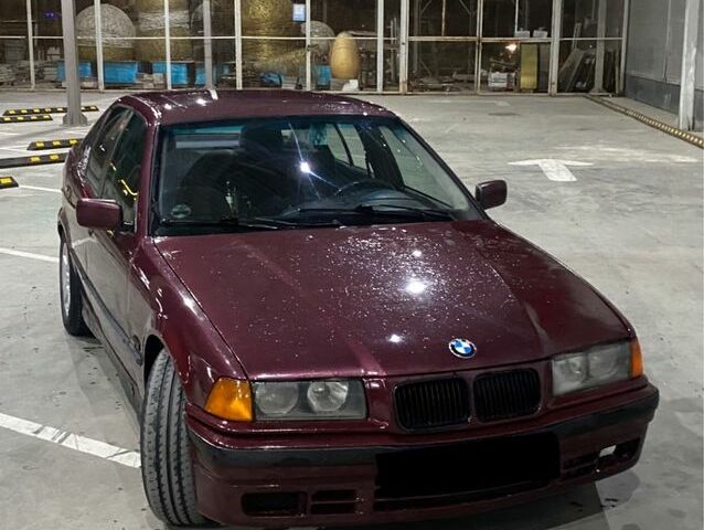 Красный БМВ 3 Серия, объемом двигателя 1.8 л и пробегом 348 тыс. км за 1999 $, фото 1 на Automoto.ua