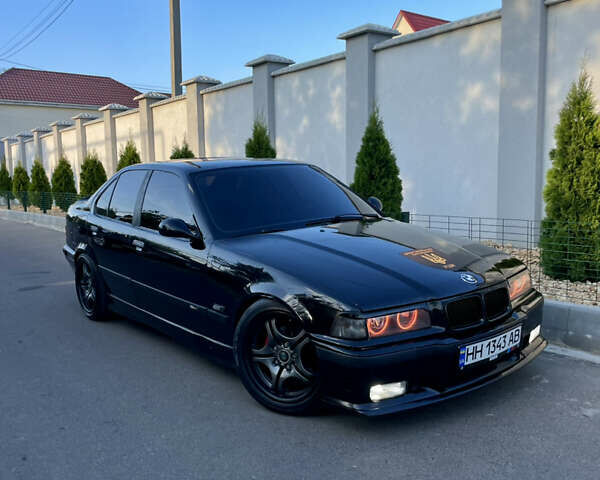 БМВ 3 Серия, объемом двигателя 2.5 л и пробегом 360 тыс. км за 4000 $, фото 1 на Automoto.ua