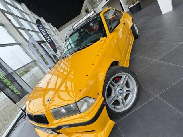 Желтый БМВ 3 Серия, объемом двигателя 4 л и пробегом 100 тыс. км за 18000 $, фото 1 на Automoto.ua