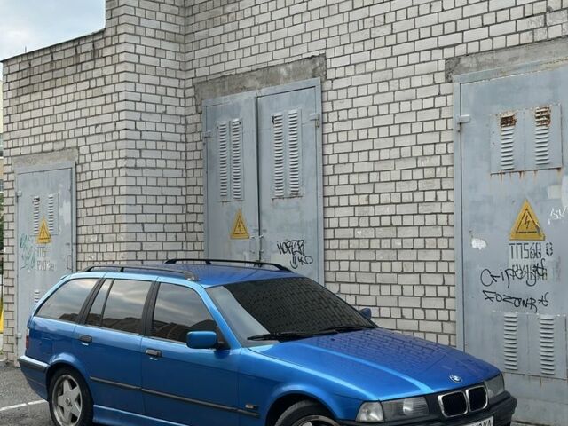 Желтый БМВ 3 Серия, объемом двигателя 2.5 л и пробегом 369 тыс. км за 2700 $, фото 1 на Automoto.ua
