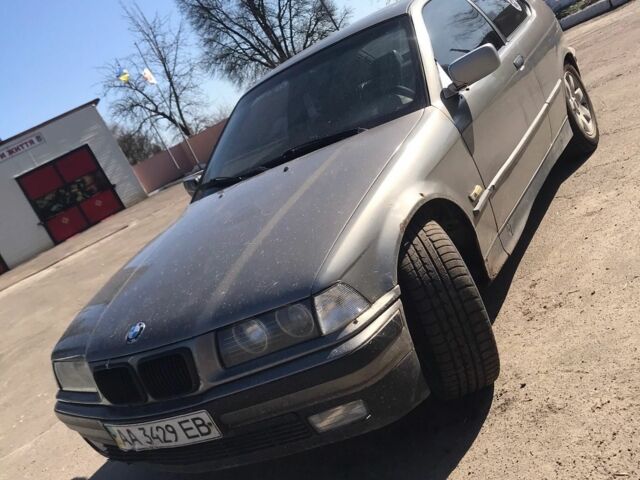 Серый БМВ 3 Серия, объемом двигателя 1.6 л и пробегом 250 тыс. км за 2500 $, фото 1 на Automoto.ua