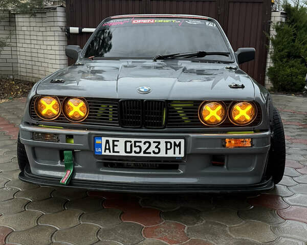 Серый БМВ 3 Серия, объемом двигателя 4 л и пробегом 2 тыс. км за 15000 $, фото 1 на Automoto.ua