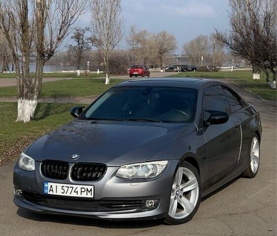 Серый БМВ 3 Серия, объемом двигателя 3 л и пробегом 171 тыс. км за 8800 $, фото 1 на Automoto.ua
