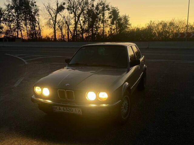 Серый БМВ 3 Серия, объемом двигателя 2 л и пробегом 400 тыс. км за 1300 $, фото 1 на Automoto.ua