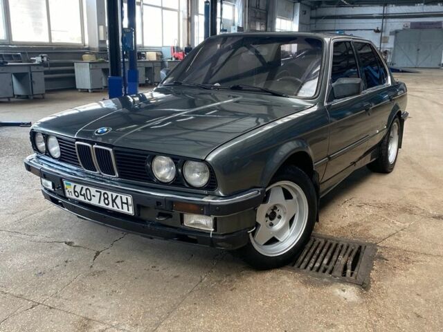 Серый БМВ 3 Серия, объемом двигателя 1.8 л и пробегом 300 тыс. км за 1500 $, фото 1 на Automoto.ua