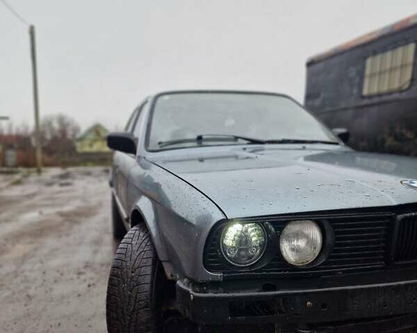 Сірий БМВ 3 Серія, об'ємом двигуна 1.8 л та пробігом 100 тис. км за 1500 $, фото 1 на Automoto.ua