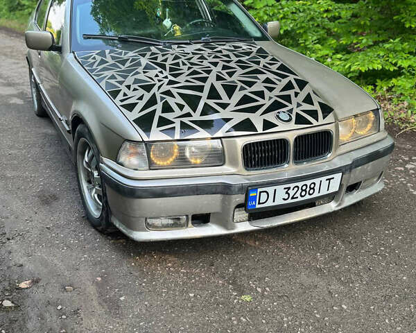 Серый БМВ 3 Серия, объемом двигателя 1.8 л и пробегом 400 тыс. км за 2200 $, фото 1 на Automoto.ua
