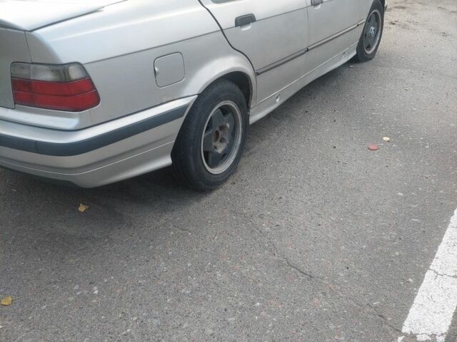 Серый БМВ 3 Серия, объемом двигателя 0 л и пробегом 560 тыс. км за 1500 $, фото 1 на Automoto.ua