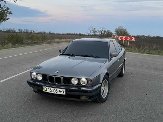 Серый БМВ 3 Серия, объемом двигателя 2.5 л и пробегом 427 тыс. км за 2300 $, фото 1 на Automoto.ua