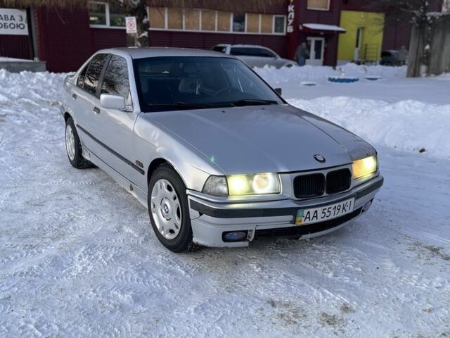 Серый БМВ 3 Серия, объемом двигателя 2 л и пробегом 400 тыс. км за 1300 $, фото 1 на Automoto.ua