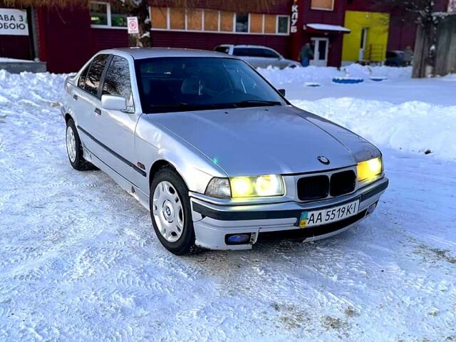 Серый БМВ 3 Серия, объемом двигателя 2 л и пробегом 484 тыс. км за 1500 $, фото 1 на Automoto.ua