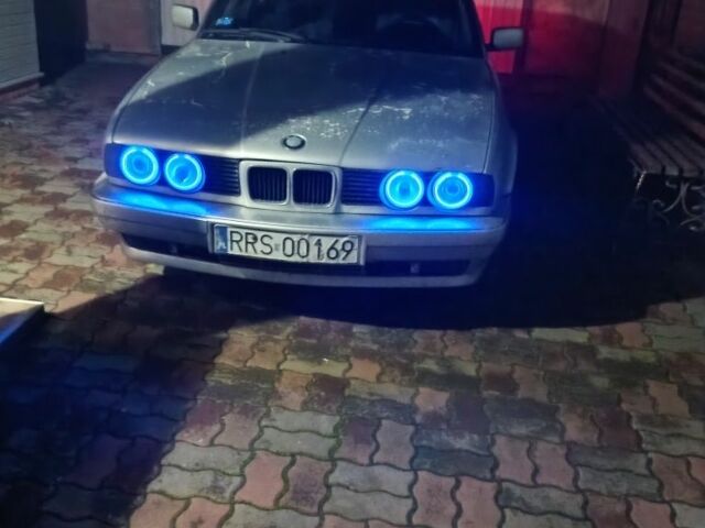 Серый БМВ 3 Серия, объемом двигателя 2.5 л и пробегом 256 тыс. км за 1065 $, фото 1 на Automoto.ua