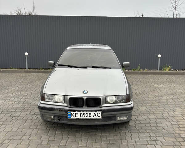 Серый БМВ 3 Серия, объемом двигателя 2 л и пробегом 360 тыс. км за 2800 $, фото 1 на Automoto.ua