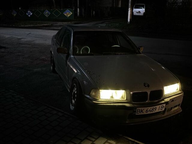 Серый БМВ 3 Серия, объемом двигателя 1.6 л и пробегом 350 тыс. км за 1500 $, фото 1 на Automoto.ua